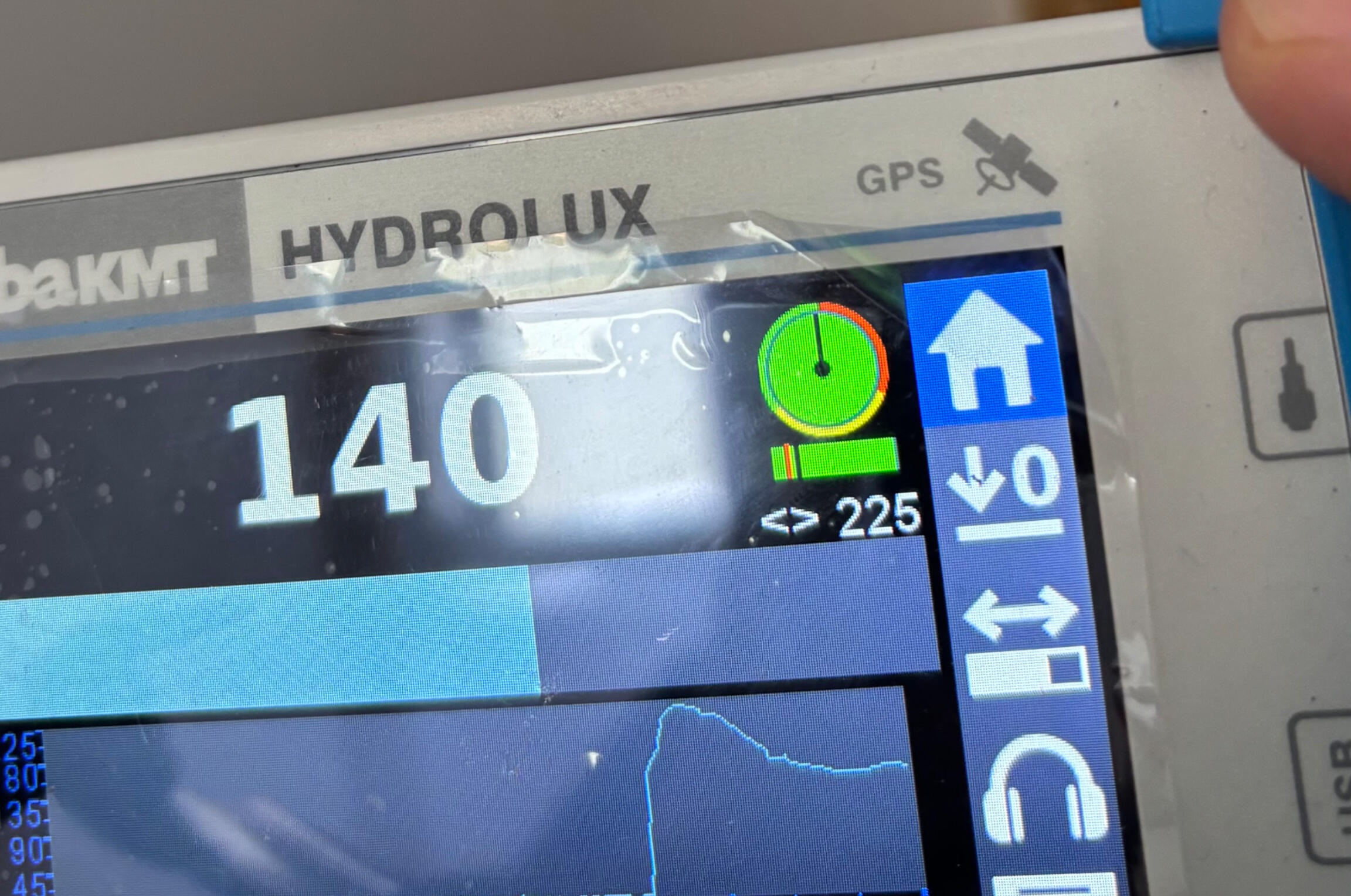 Verificação valores do gás traçador Equipamento AquaAlerta a medir concentração de gás traçador para deteção de fuga de água.